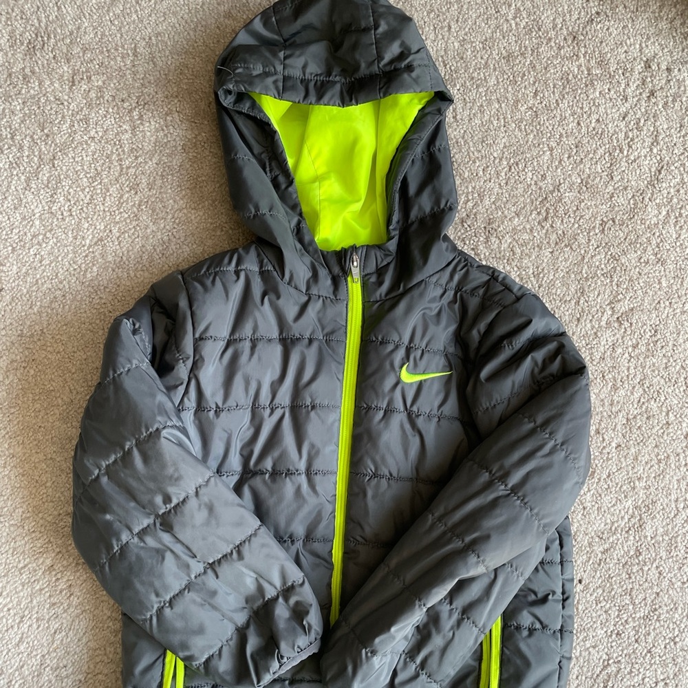 Nike lightweight puffer size 6